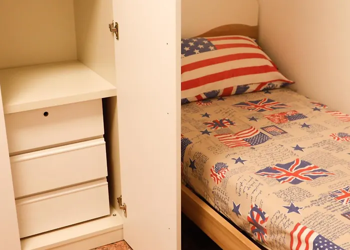 Chez Regina, Feel At Home!