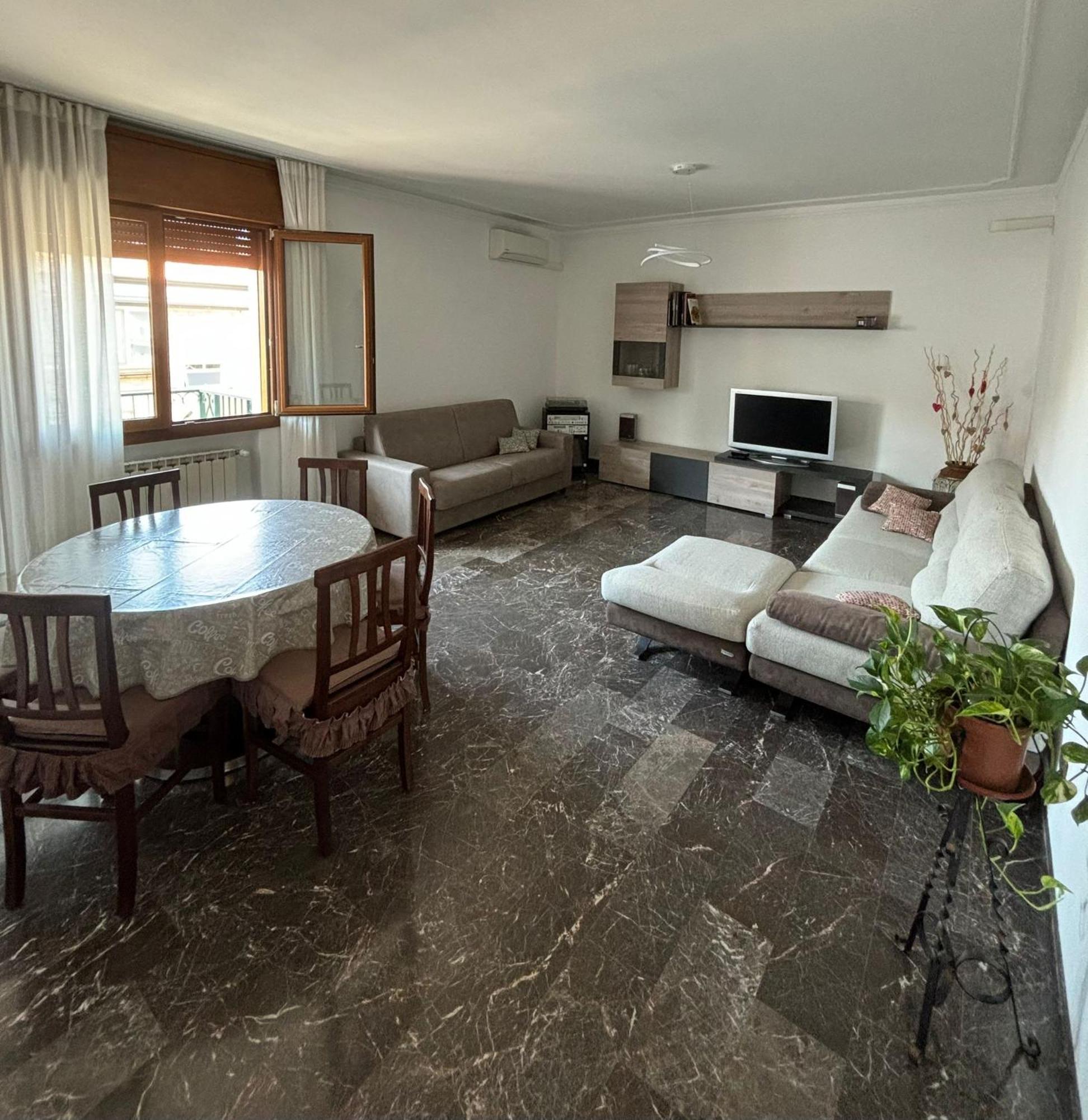Chez Regina, Feel At Home! Apartment